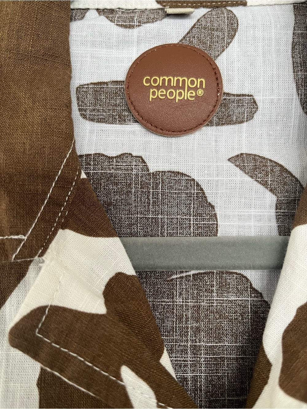 Common People Hawaiian Floral Shirt Men's Medium Brown Cream 100% Cotton Resort - Picture 3 of 4